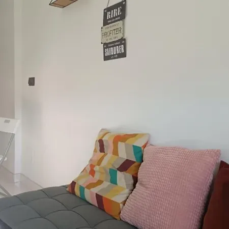 Modern Spacious In Center Of