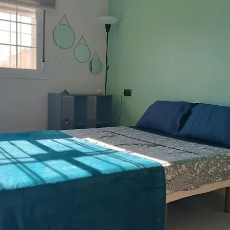 Modern Spacious In Center Of *
