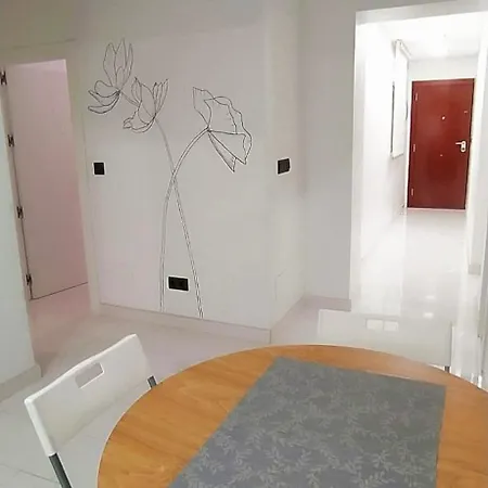 Modern Spacious In Center Of Apartment
