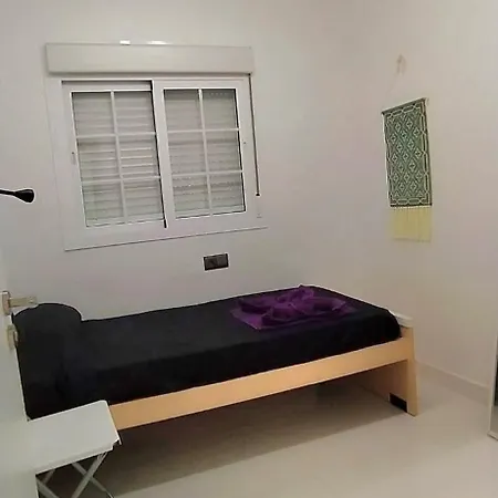 Modern Spacious In Center Of
